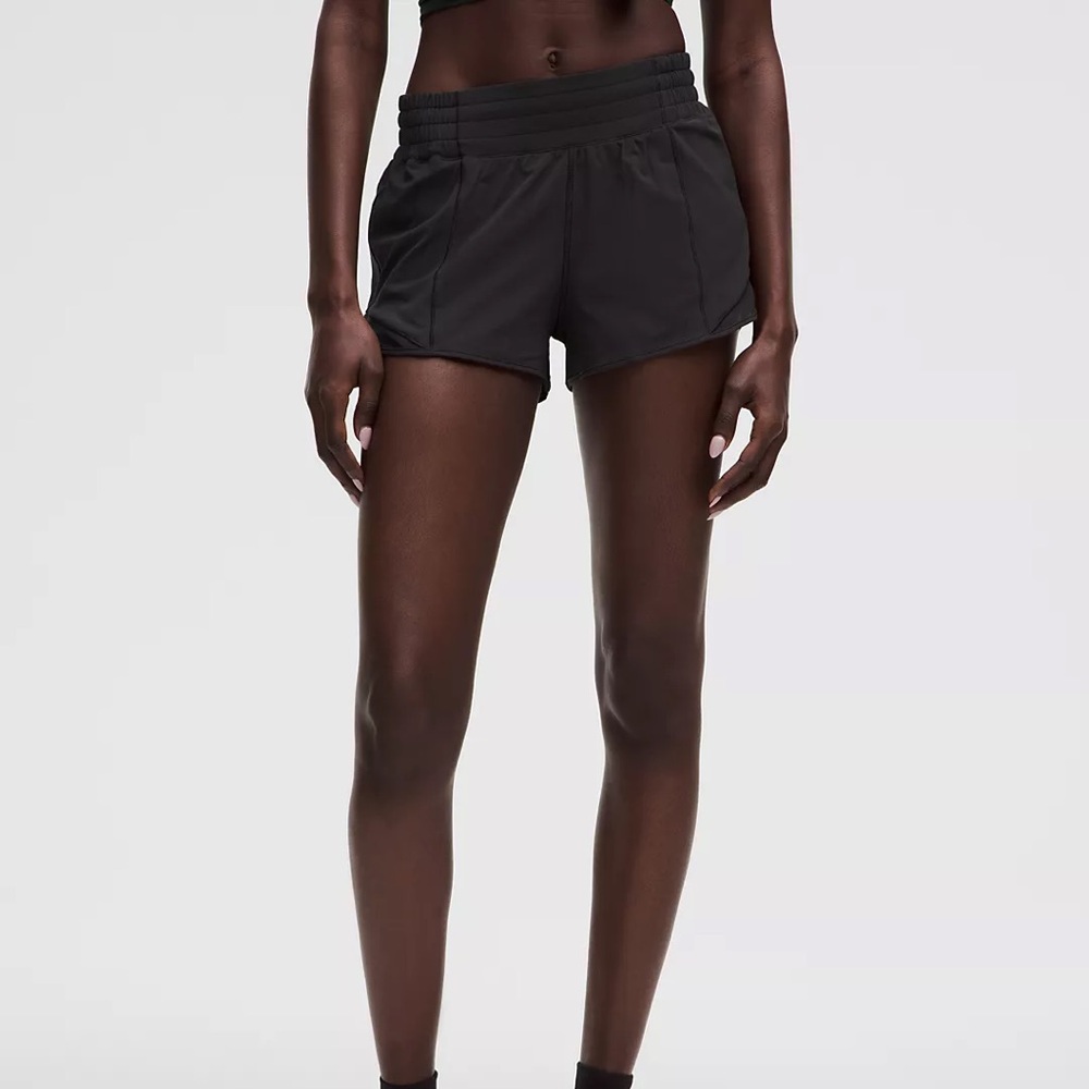 Lululemon Black Hotty Hot Lined Shorts 2.5”, size 4